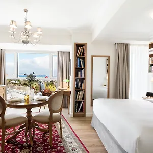 https://legacy-gastro-suites.rethymnohotels.net